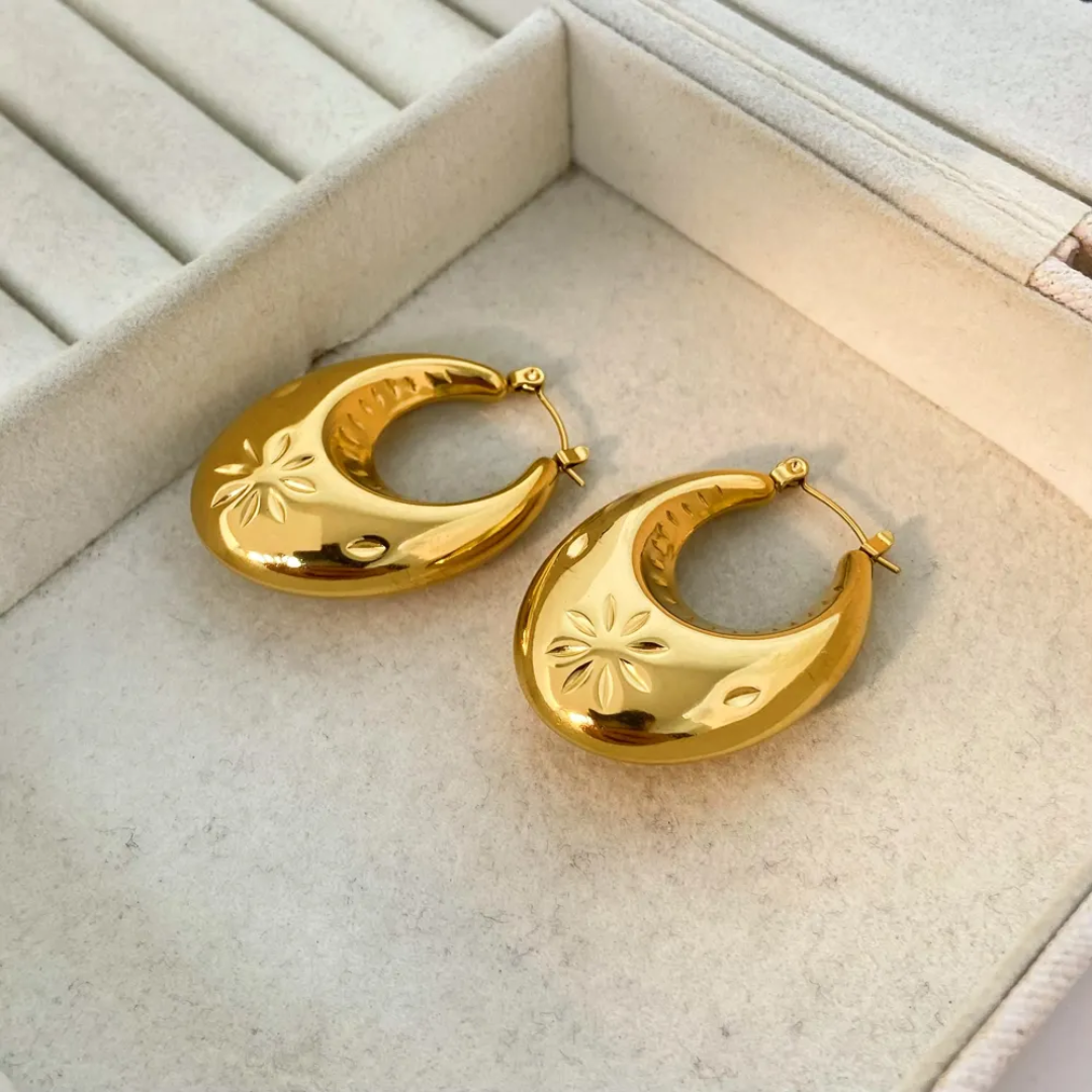 Fiona Statement Star Hoops