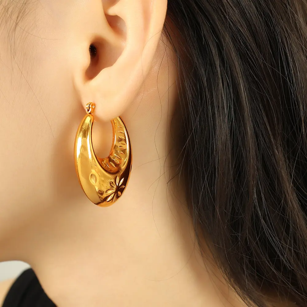 Fiona Statement Star Hoops