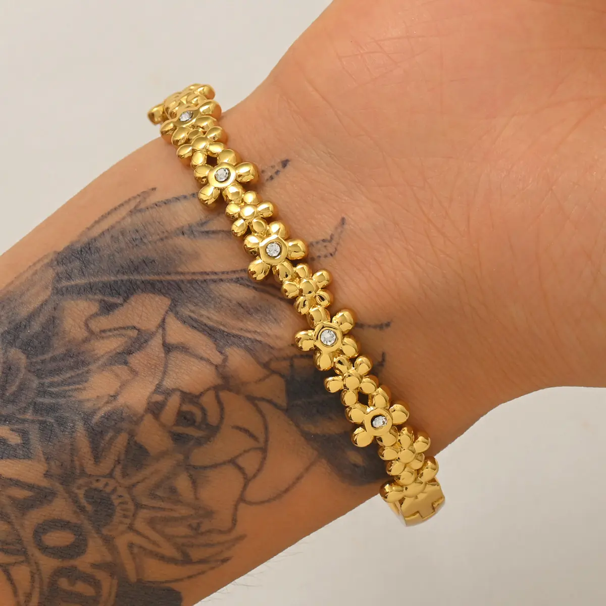 Visi Flowers Gold Cuff