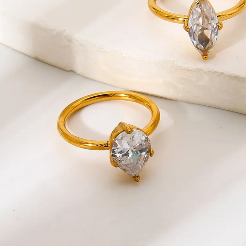 Kaylio Drop Solitaire Ring