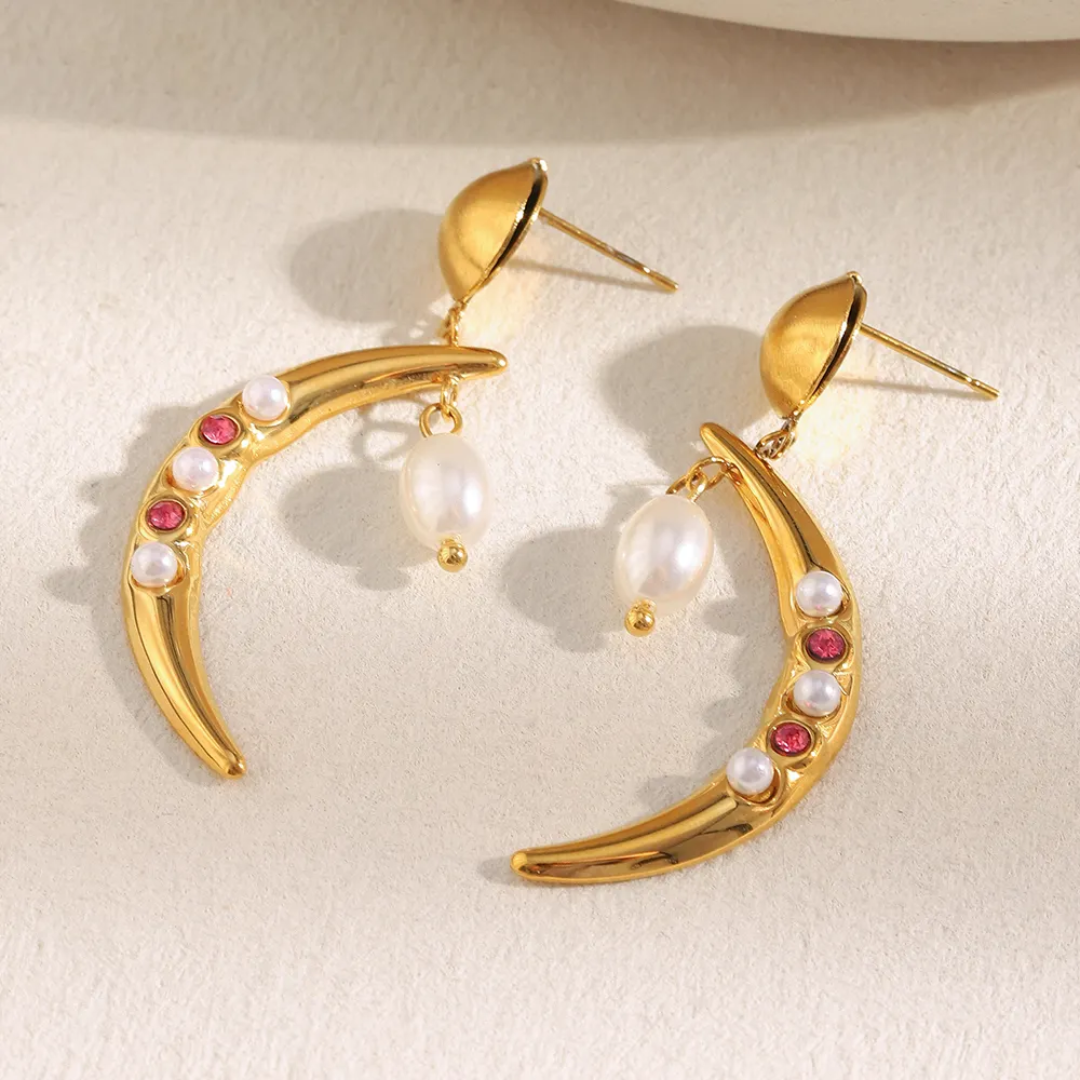 Qoius Moon Pearl Dangler