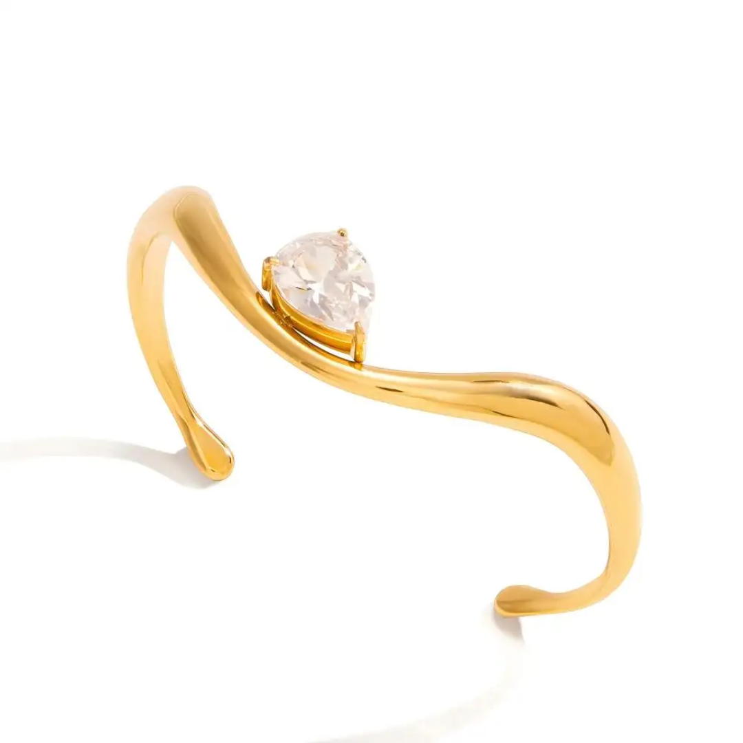 Xeri Drop Diamond Cuff✨