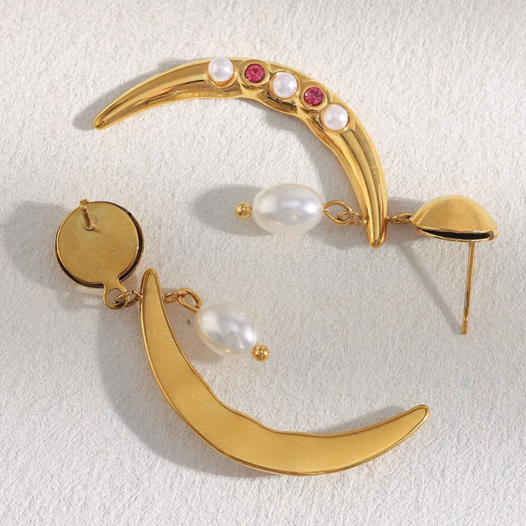 Qoius Moon Pearl Dangler