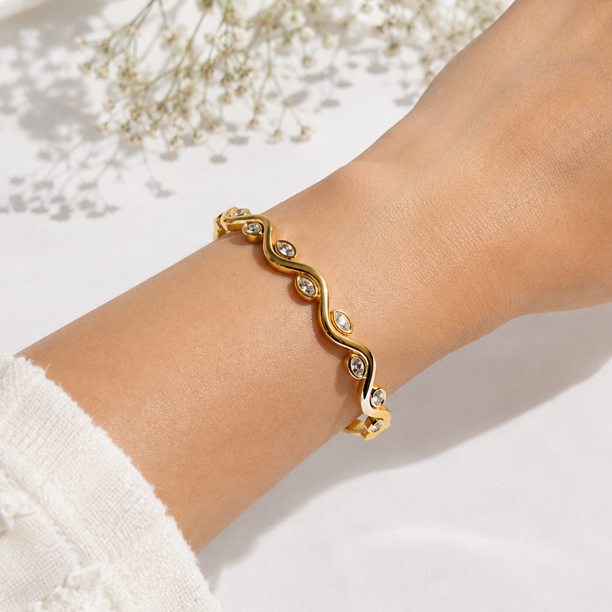 Veronica Wavy Diamond Cuff