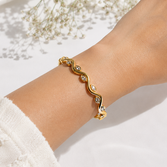 Veronica Wavy Diamond Cuff