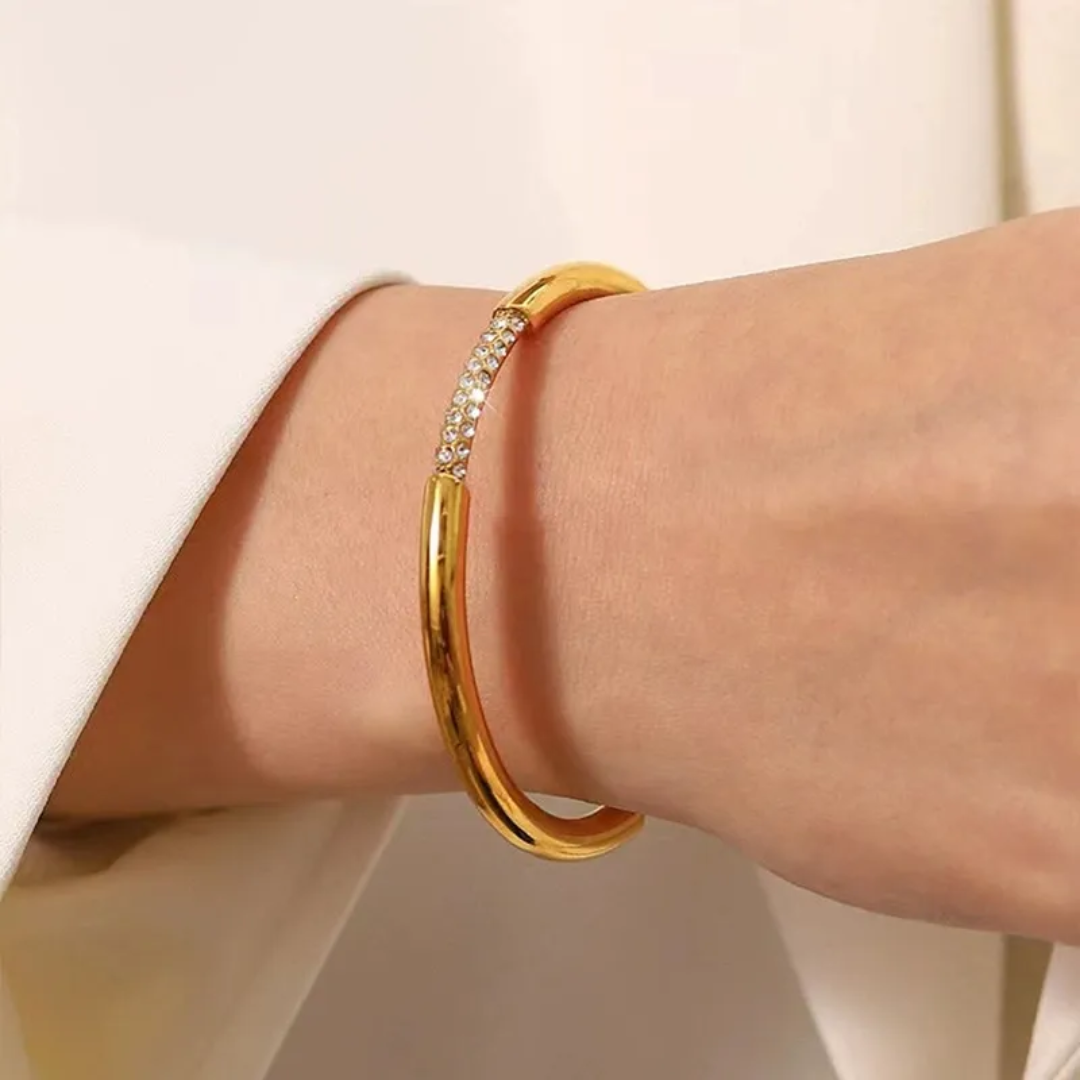 Prompt Diamond Gold Cuff✨
