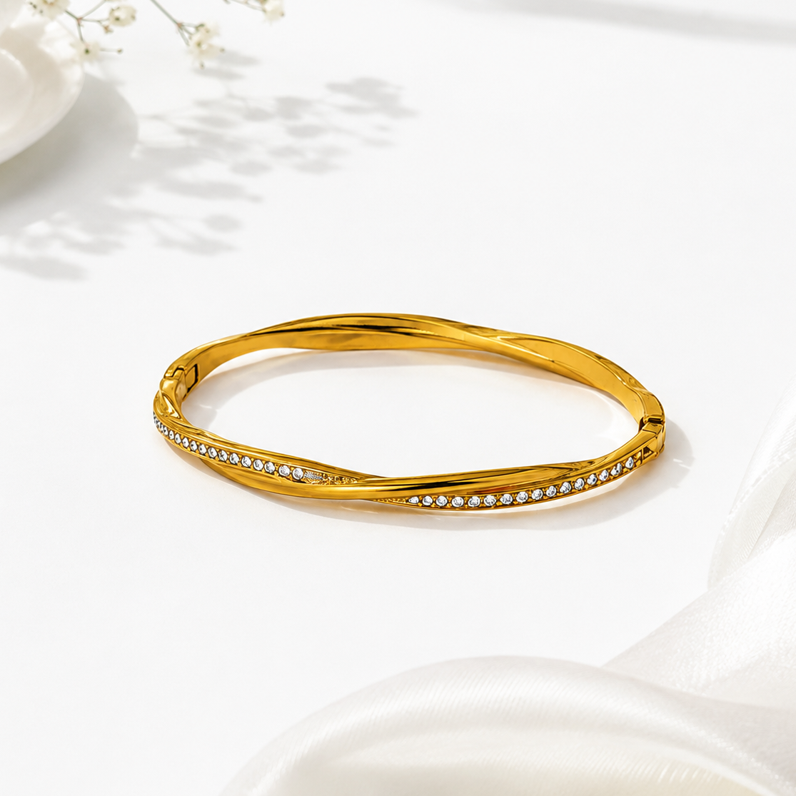 Sleeki Wavy Diamond Cuff