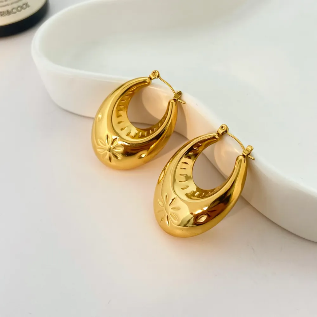 Fiona Statement Star Hoops