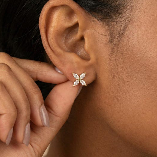 Demi fine Flower Dainty Stud