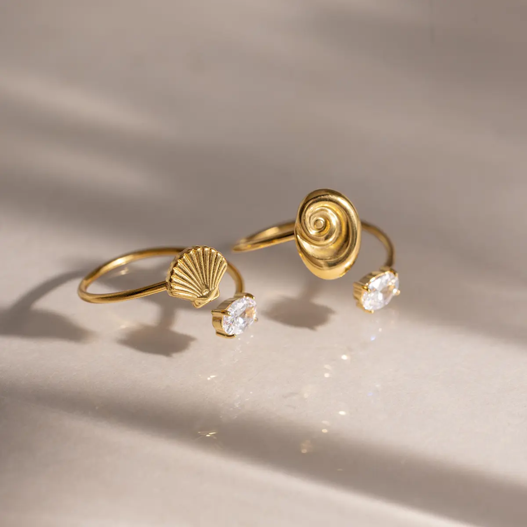 Joans Shell Solitaire Gold Ring