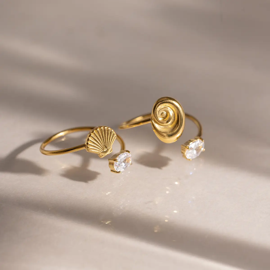 Joans Shell Solitaire Gold Ring