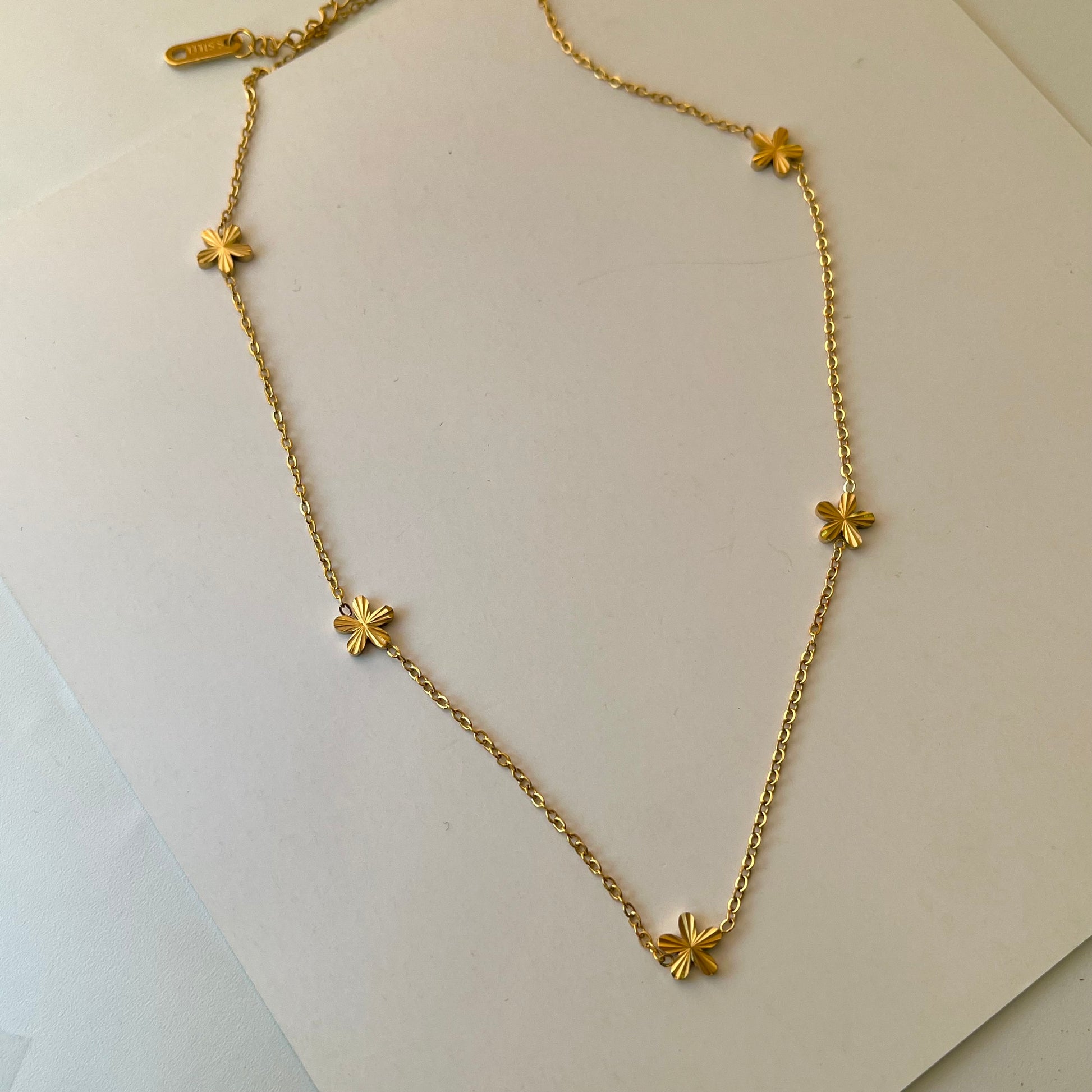 Liani Flower Dainty Necklace