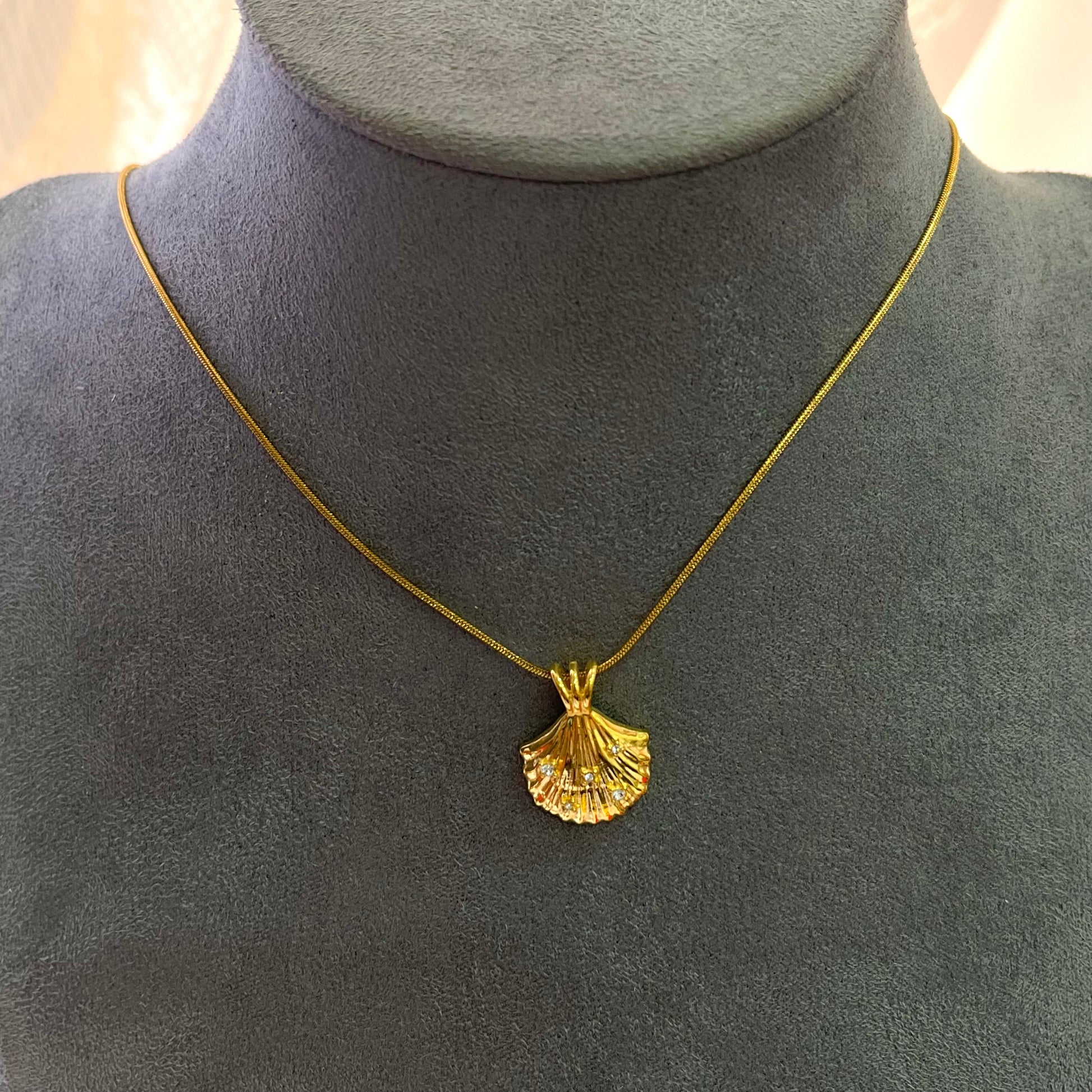 Ferry Shell Gold Necklace