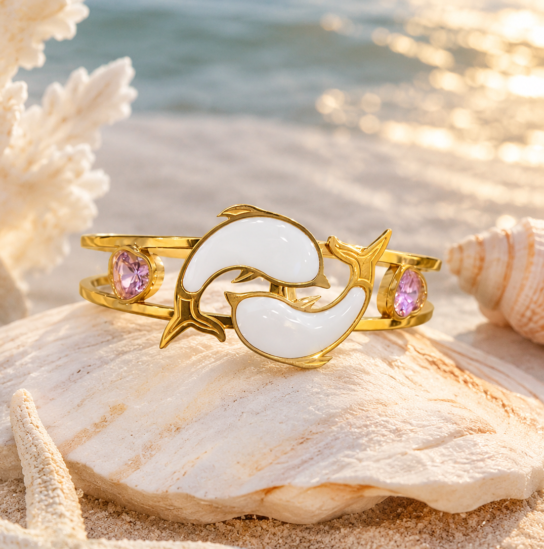 Fishia White Shell Cuff