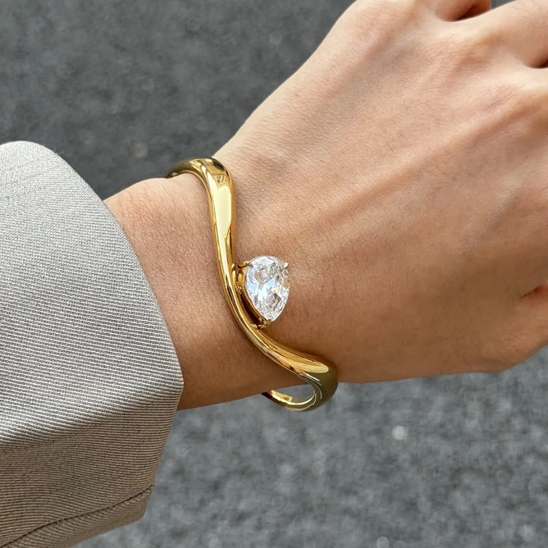Xeri Drop Diamond Cuff✨