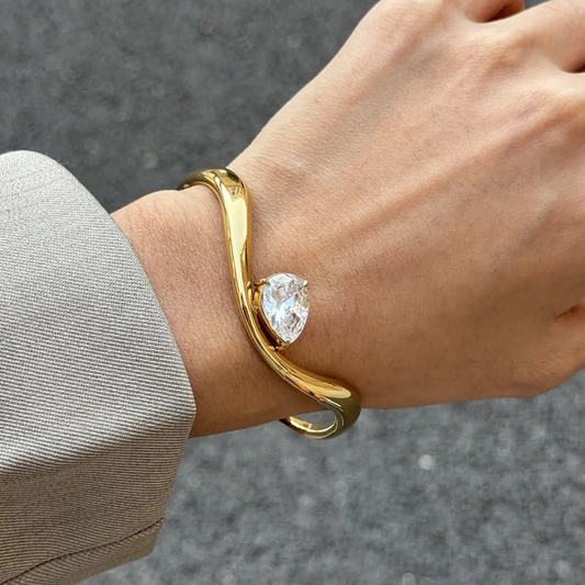 Xeri Drop Diamond Cuff✨