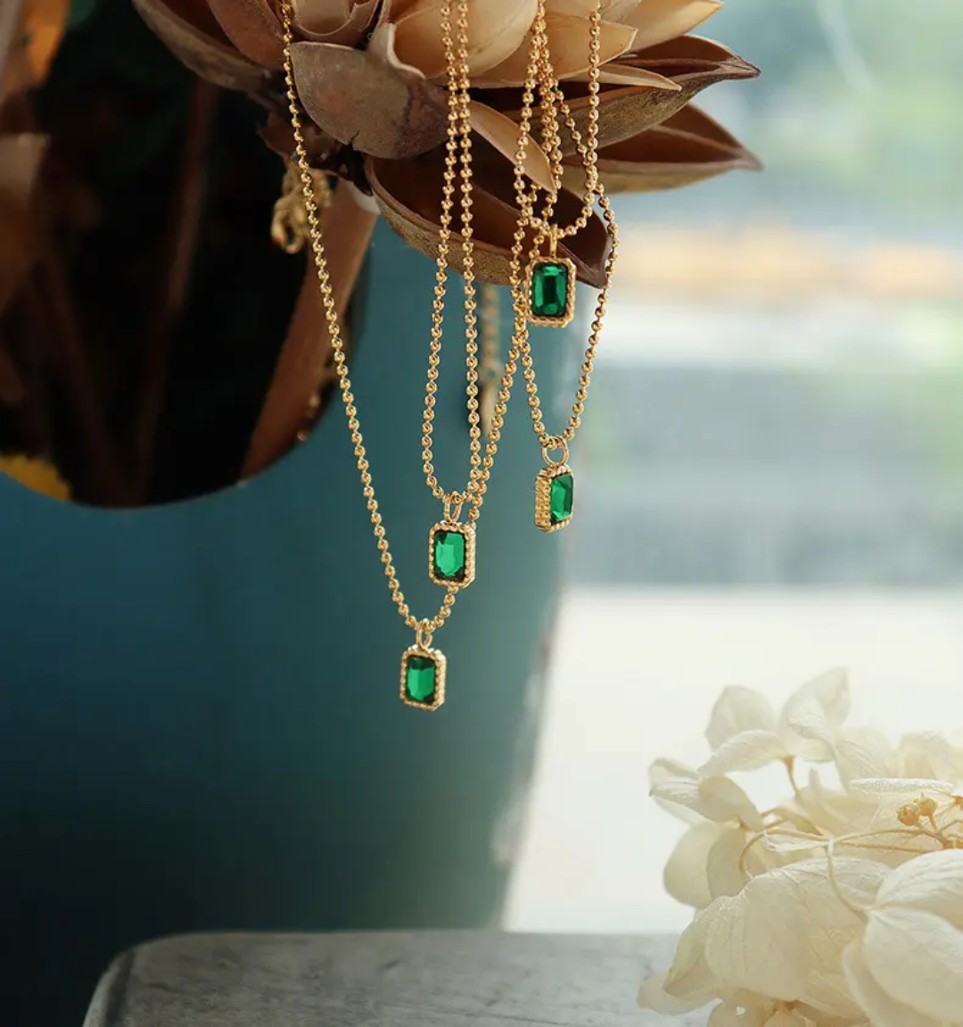 Mini Ema Emerald Necklace