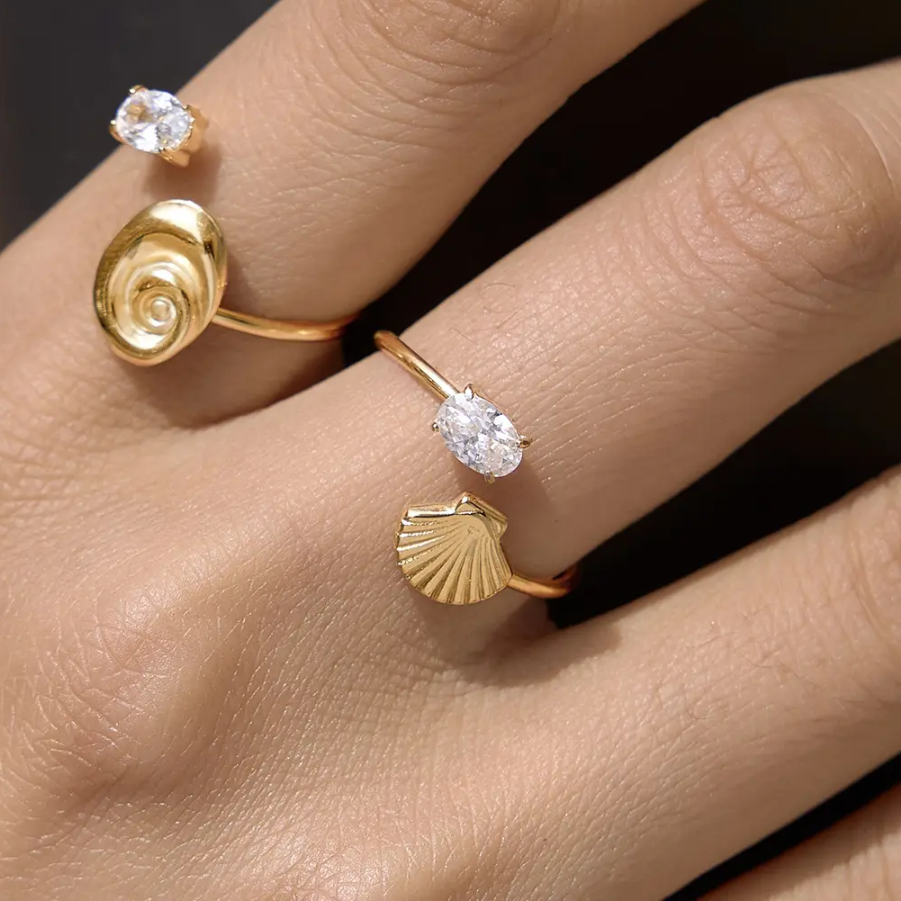 Joans Shell Solitaire Gold Ring