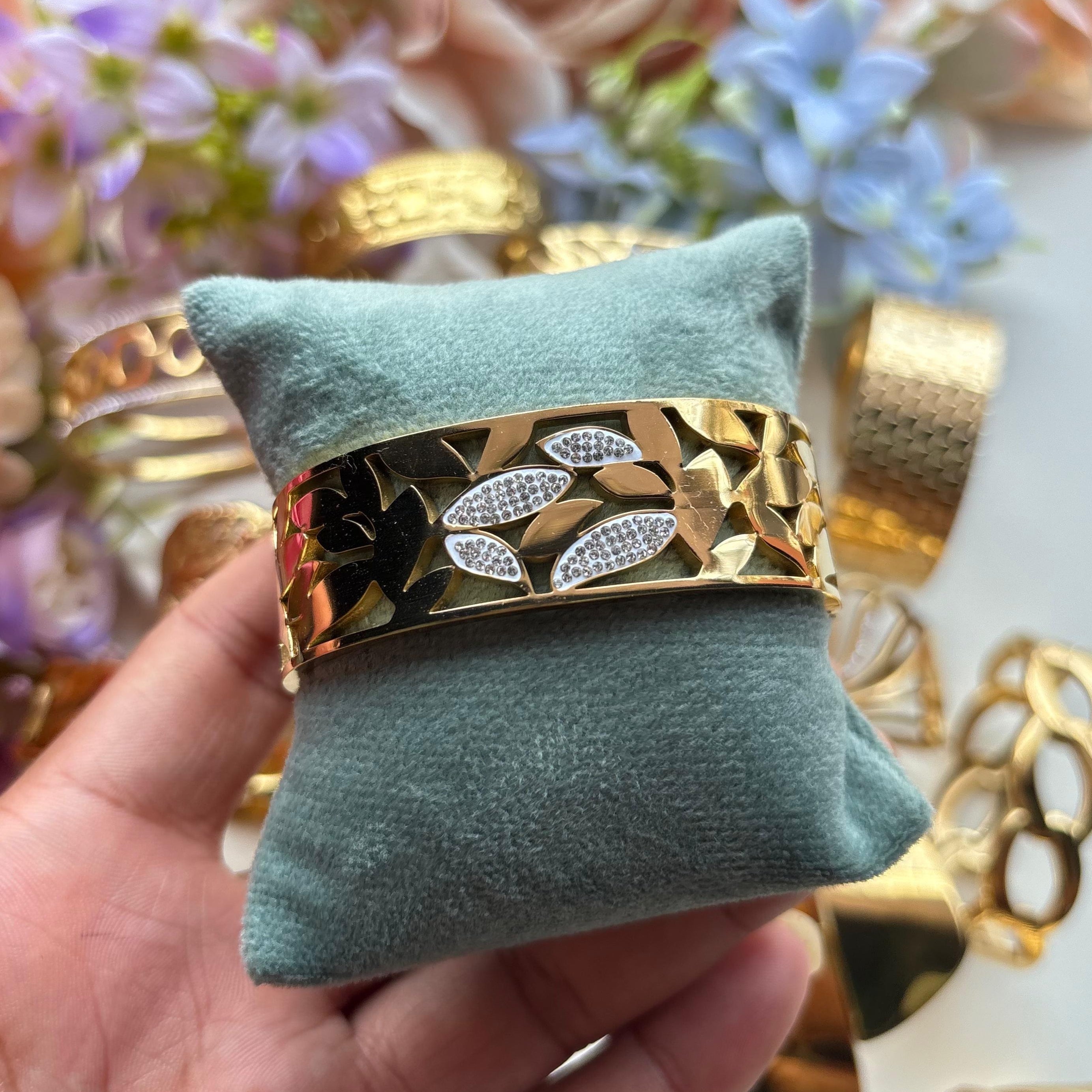 Zinia Statement Gold Cuff✨