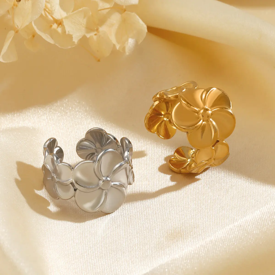 Evia Flower Gold Ring