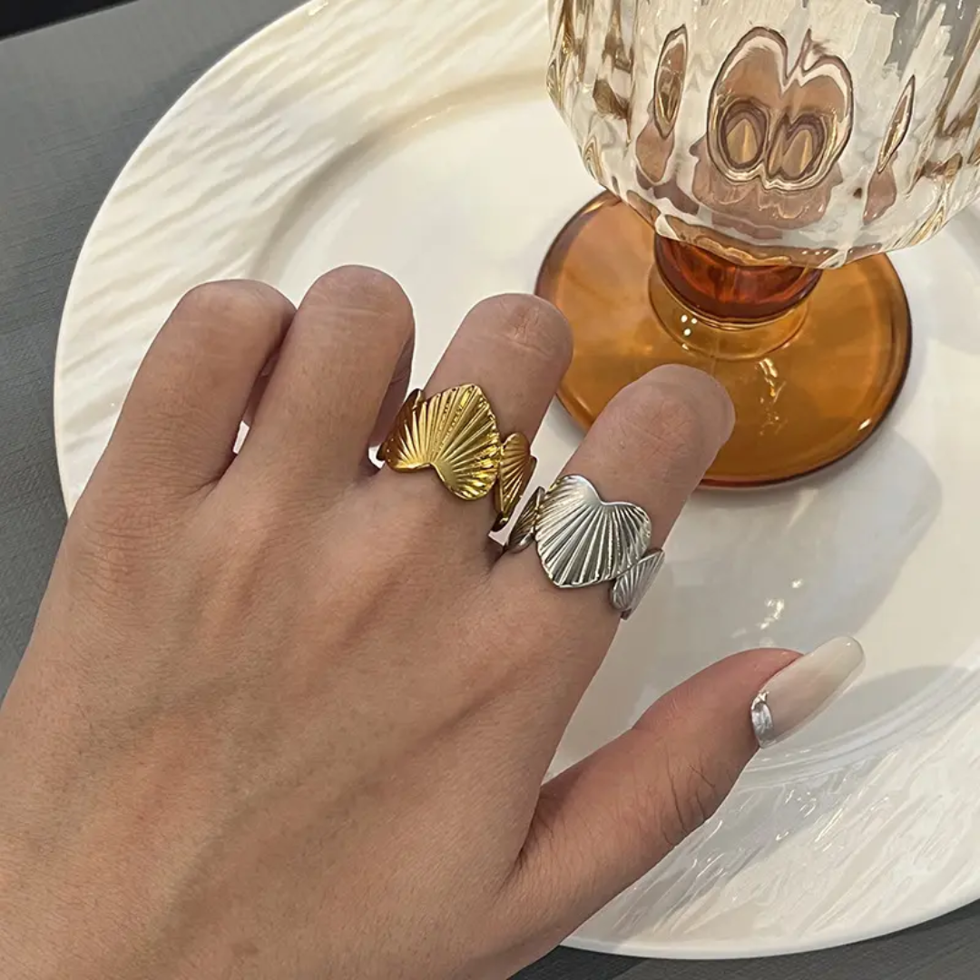 Hoe Heart Gold Ring