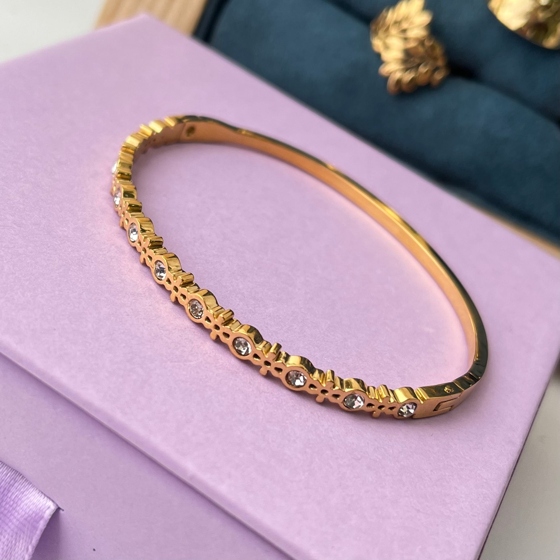 Pulie Flower Dainty Cuff