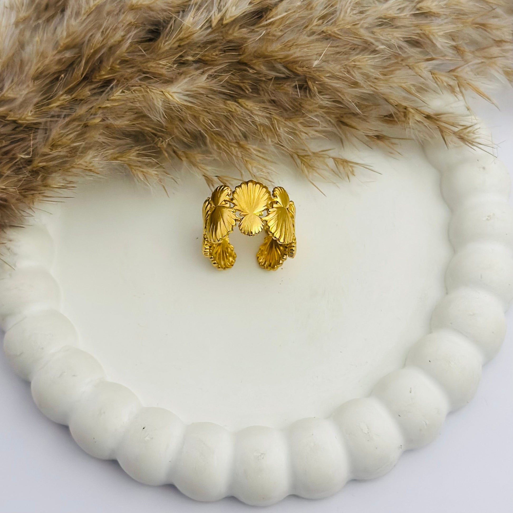 Mua Shell Gold Ring