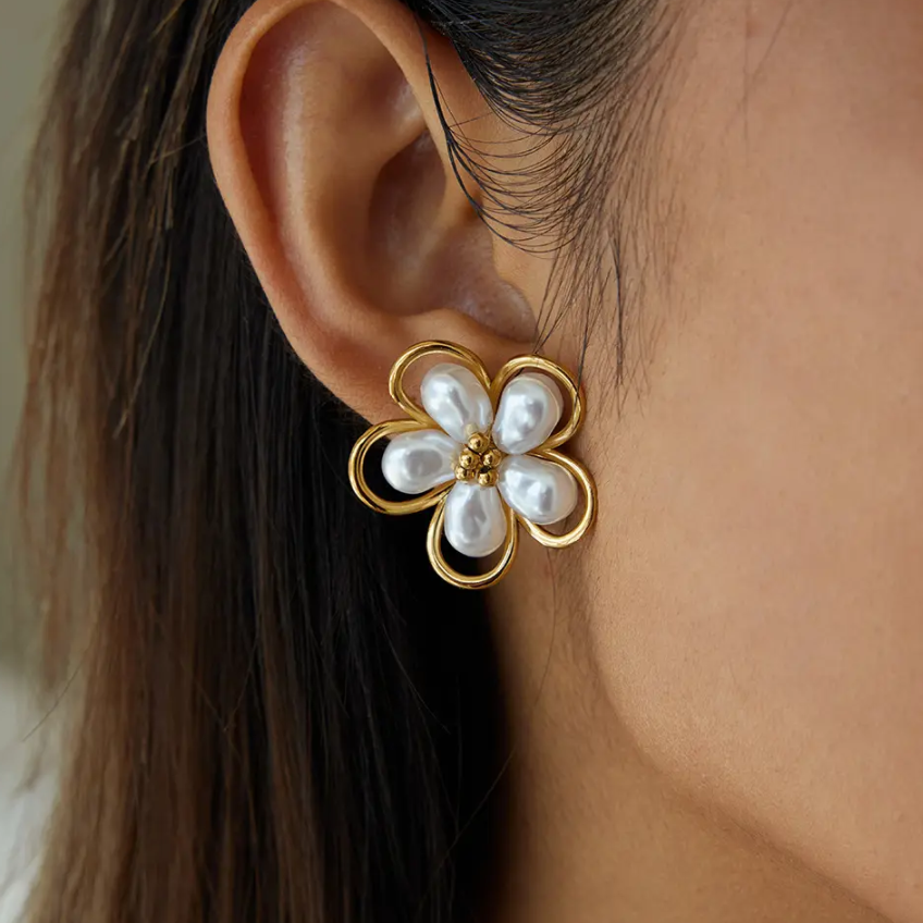 Lavendi Pearl Flower Earrings
