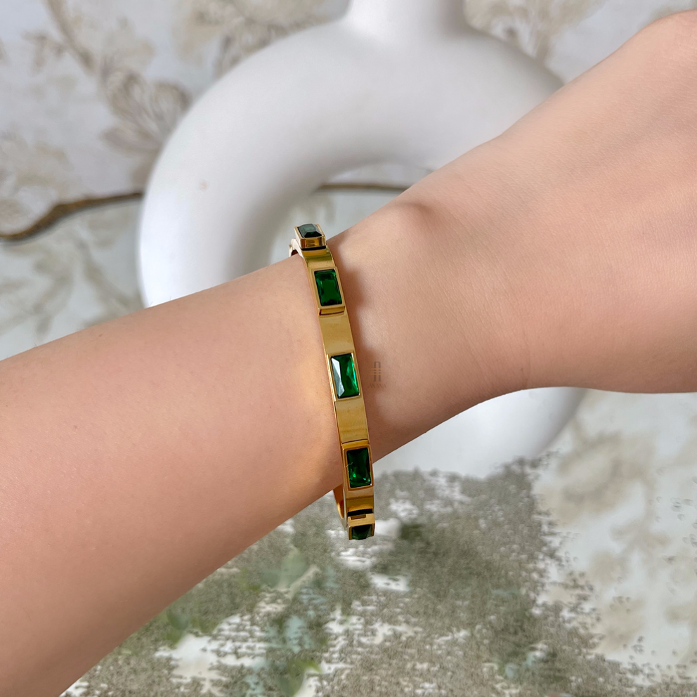 Rihu Green Stone Cuff