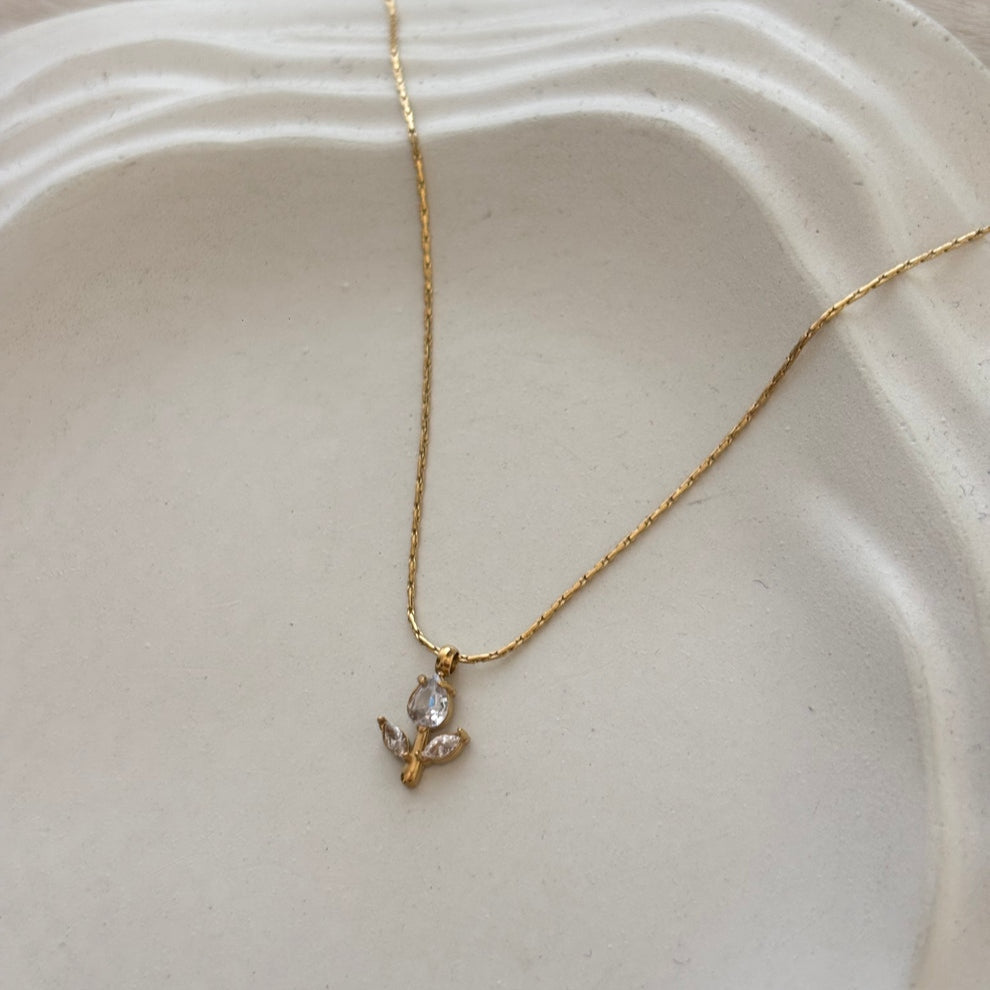 Little Tulip Diamond Necklaces